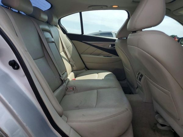 2015 INFINITI Q50