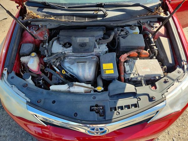 2012 TOYOTA CAMRY SOLA Hybrid — Engine bay