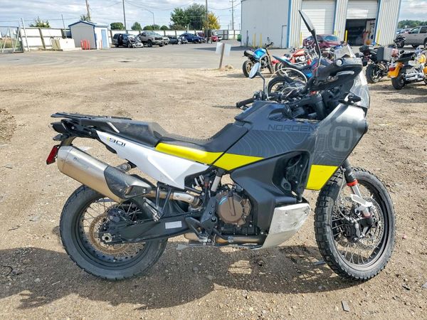 2023 HUSQVARNA NORDEN 901