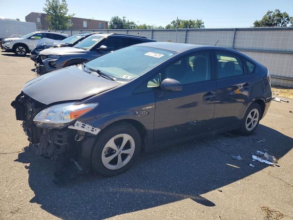 2015 TOYOTA PRIUS