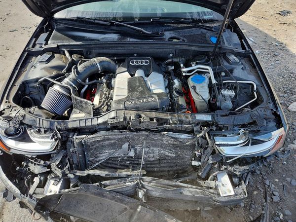 2015 AUDI S4/RS4 quattro Prestige — Engine bay