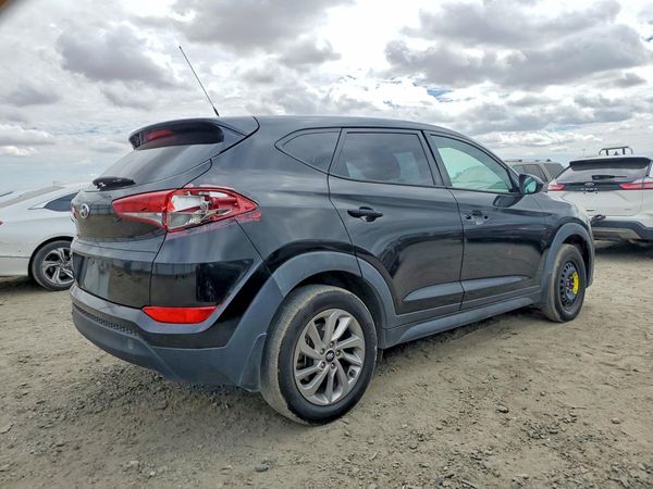 2017 HYUNDAI TUCSON SE (no options)