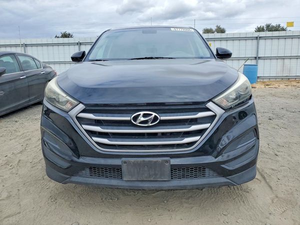 2017 HYUNDAI TUCSON SE (no options)