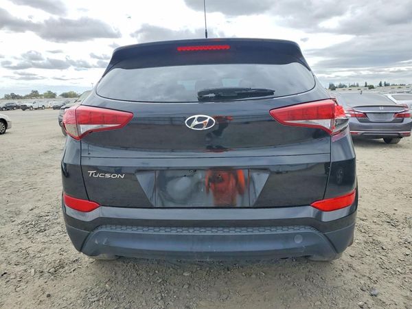 2017 HYUNDAI TUCSON SE (no options)