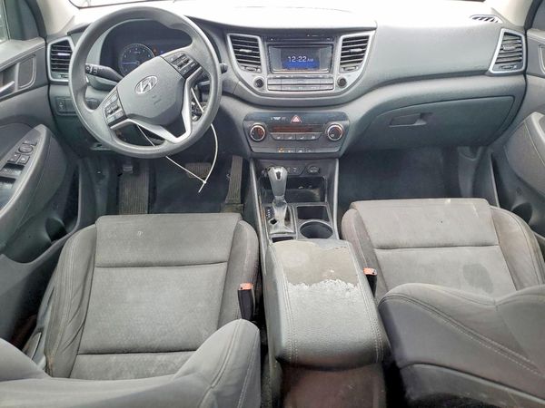 2017 HYUNDAI TUCSON SE (no options)