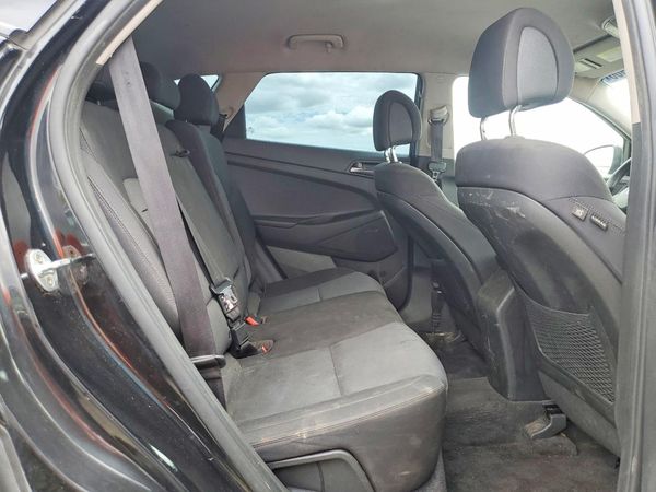 2017 HYUNDAI TUCSON SE (no options)