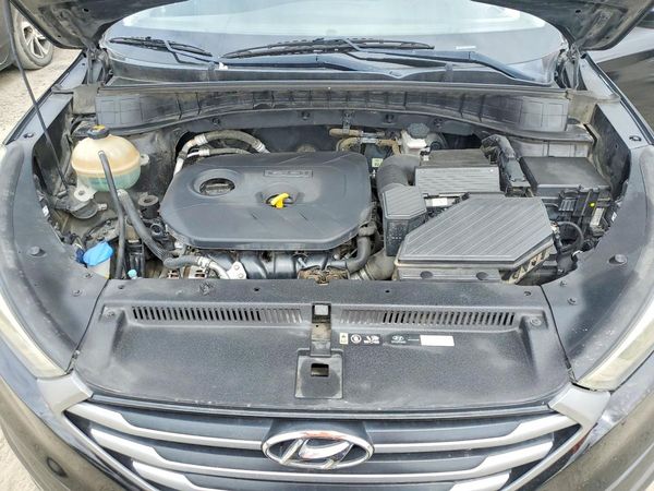 2017 HYUNDAI TUCSON SE (no options)