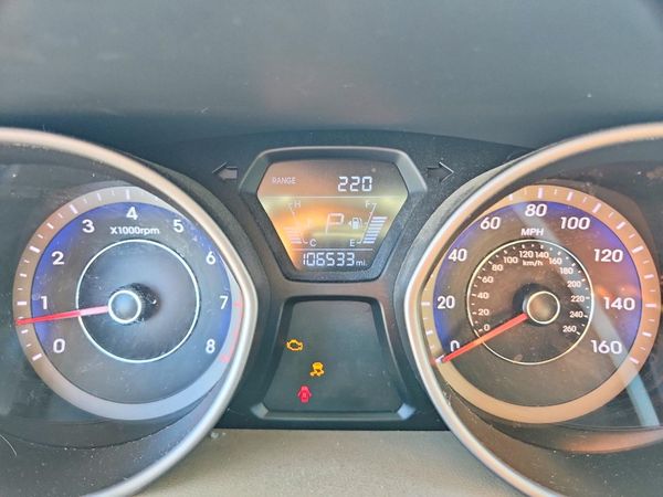 2014 HYUNDAI ELANTRA GLS (Middle)