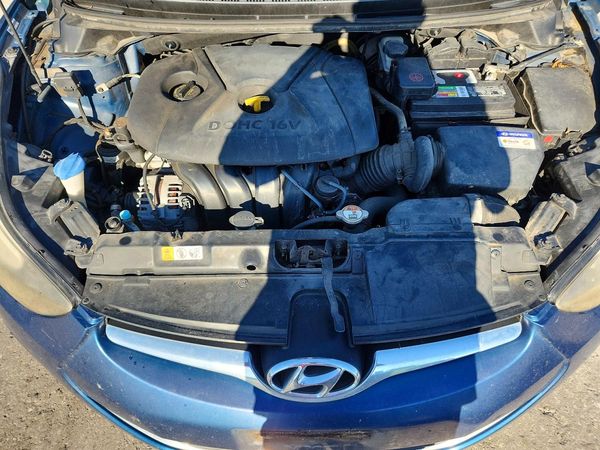 2014 HYUNDAI ELANTRA GLS (Middle)