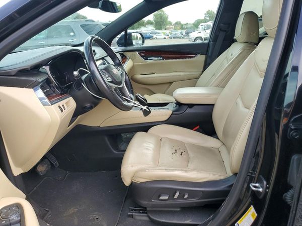2017 CADILLAC XT5