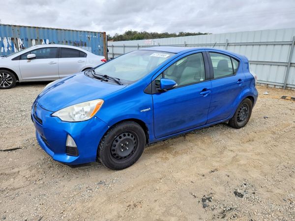 2014 TOYOTA PRIUS C ON — DSFA — Front 3/4