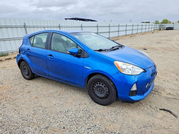 2014 TOYOTA PRIUS C ON — Passenger 3/4