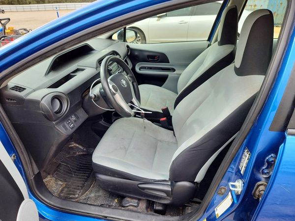 2014 TOYOTA PRIUS C ON — DENT