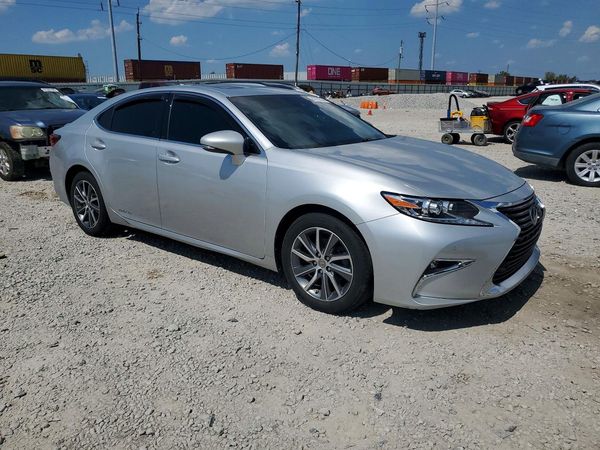 2017 LEXUS ES 300h