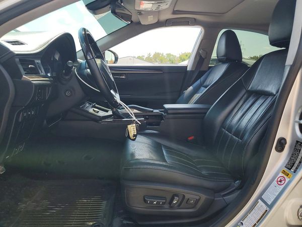 2017 LEXUS ES 300h