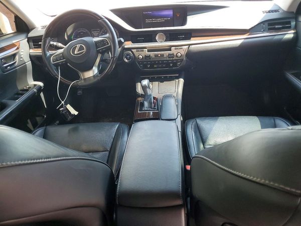 2017 LEXUS ES 300h