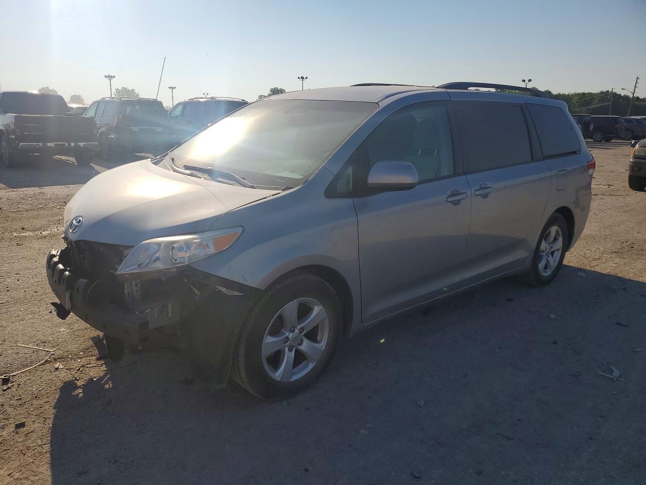 2013 TOYOTA SIENNA