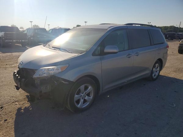 2013 TOYOTA SIENNA