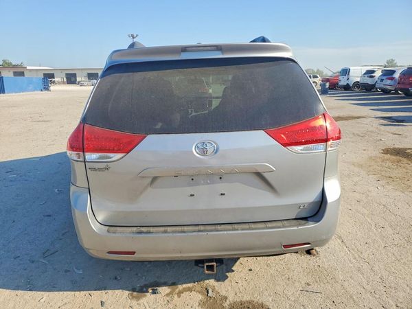 2013 TOYOTA SIENNA
