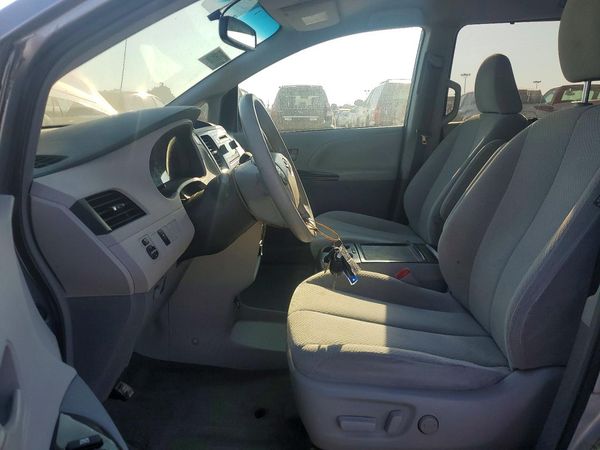 2013 TOYOTA SIENNA