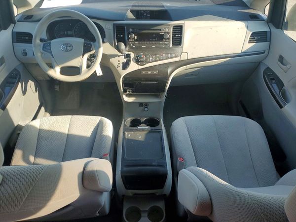 2013 TOYOTA SIENNA