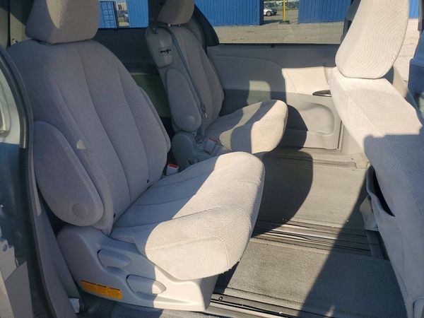 2013 TOYOTA SIENNA