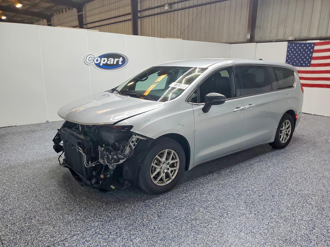 2026 CHRYSLER PACIFICA Select — Front 3/4