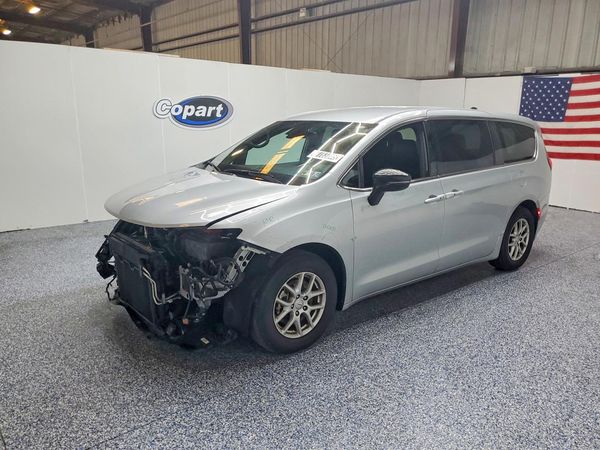 2026 CHRYSLER PACIFICA Select — Front 3/4