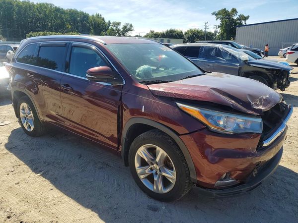 2015 TOYOTA HIGHLANDER — Passenger 3/4