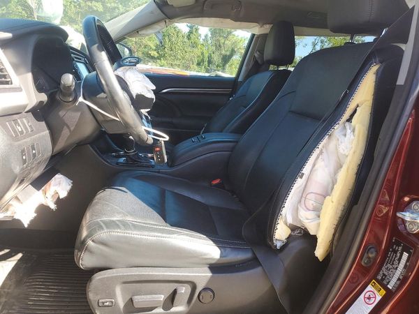 2015 TOYOTA HIGHLANDER — DENT