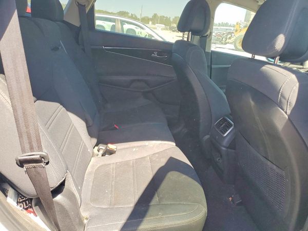 2016 KIA SORENTO L / LX