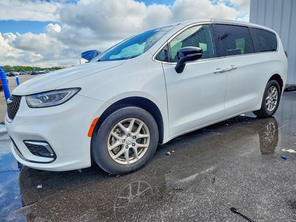 2026 CHRYSLER PACIFICA Select — Front 3/4