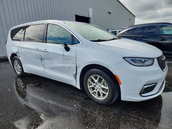 2026 CHRYSLER PACIFICA Select — Passenger 3/4