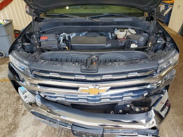2019 CHEVROLET SILVERADO LTZ — Engine bay