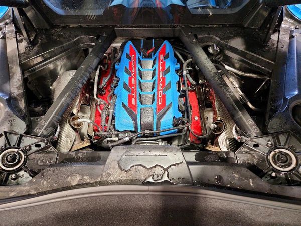 2023 CHEVROLET CORVETTE Premium 3LT — Engine bay