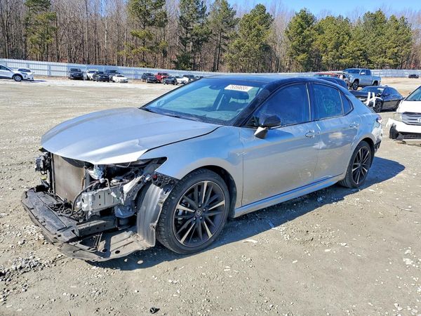 2018 TOYOTA CAMRY