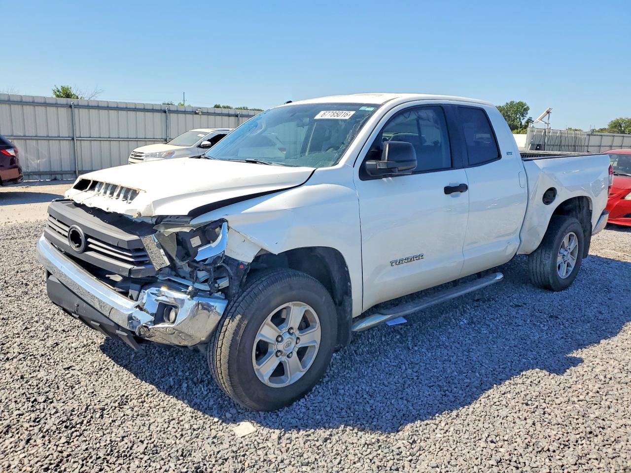 2014 TOYOTA TUNDRA SR5 — Front 3/4