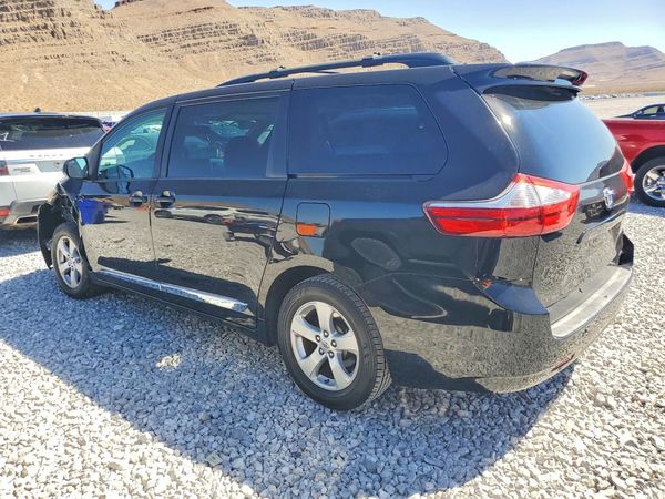 2017 TOYOTA SIENNA