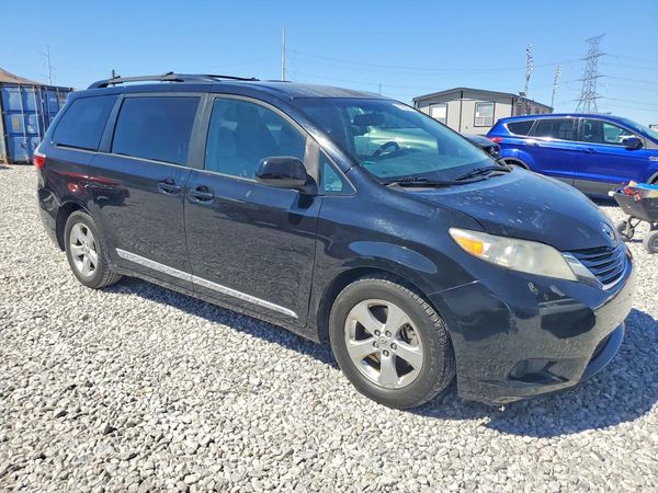2017 TOYOTA SIENNA