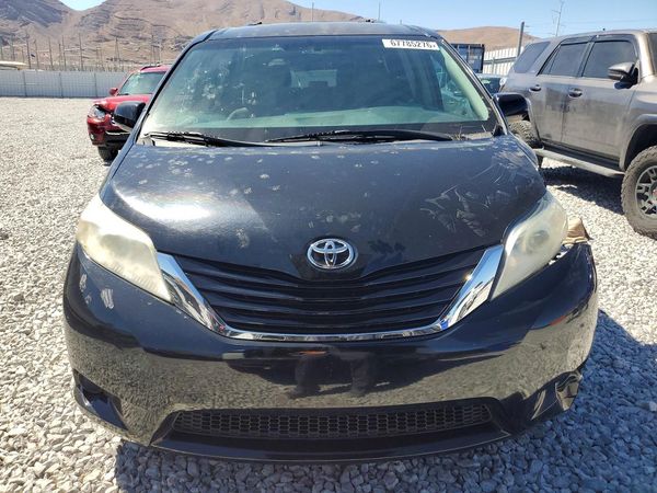 2017 TOYOTA SIENNA