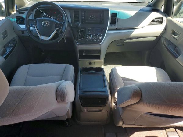 2017 TOYOTA SIENNA