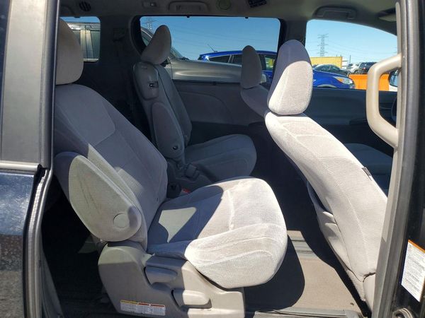 2017 TOYOTA SIENNA