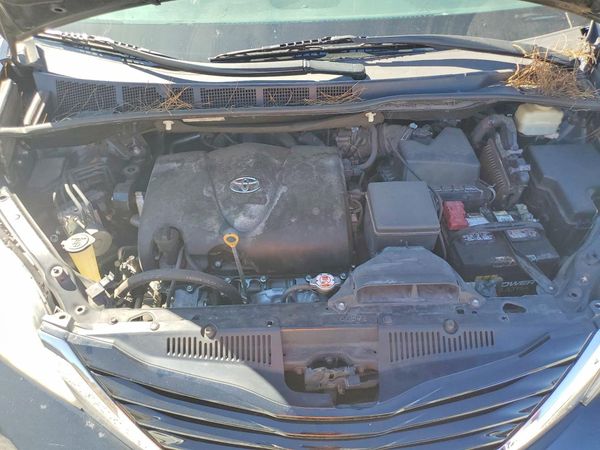 2017 TOYOTA SIENNA