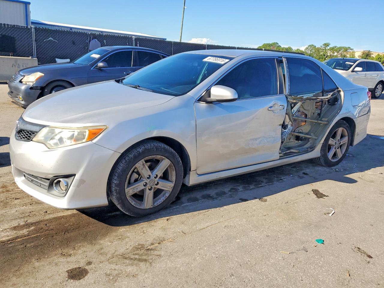 2014 TOYOTA CAMRY