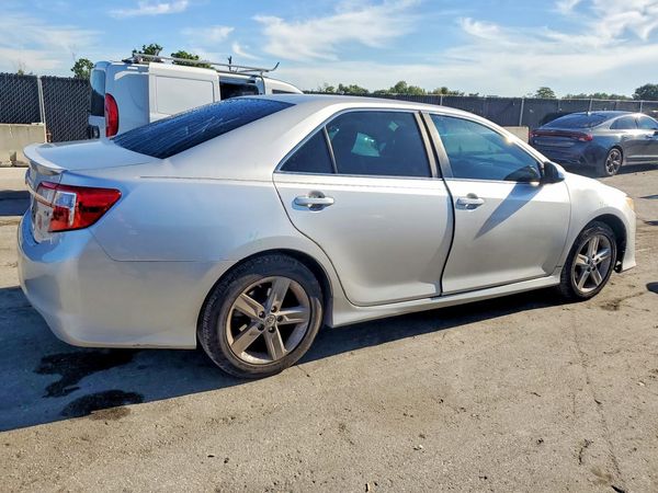 2014 TOYOTA CAMRY