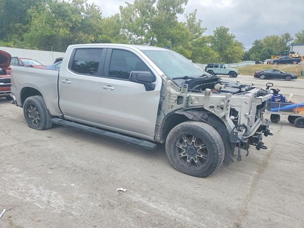 2019 CHEVROLET SILVERADO RST — Passenger 3/4