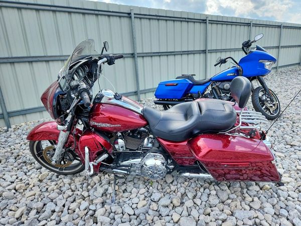 2016 HARLEY-DAVIDSON FL