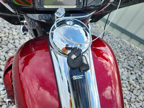 2016 HARLEY-DAVIDSON FL
