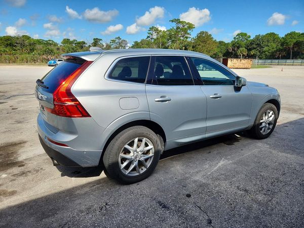 2018 VOLVO XC60 Momentum — PSRA
