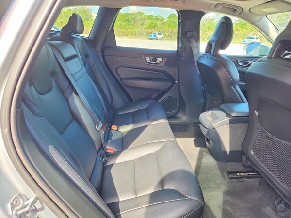2018 VOLVO XC60 Momentum — PSRS